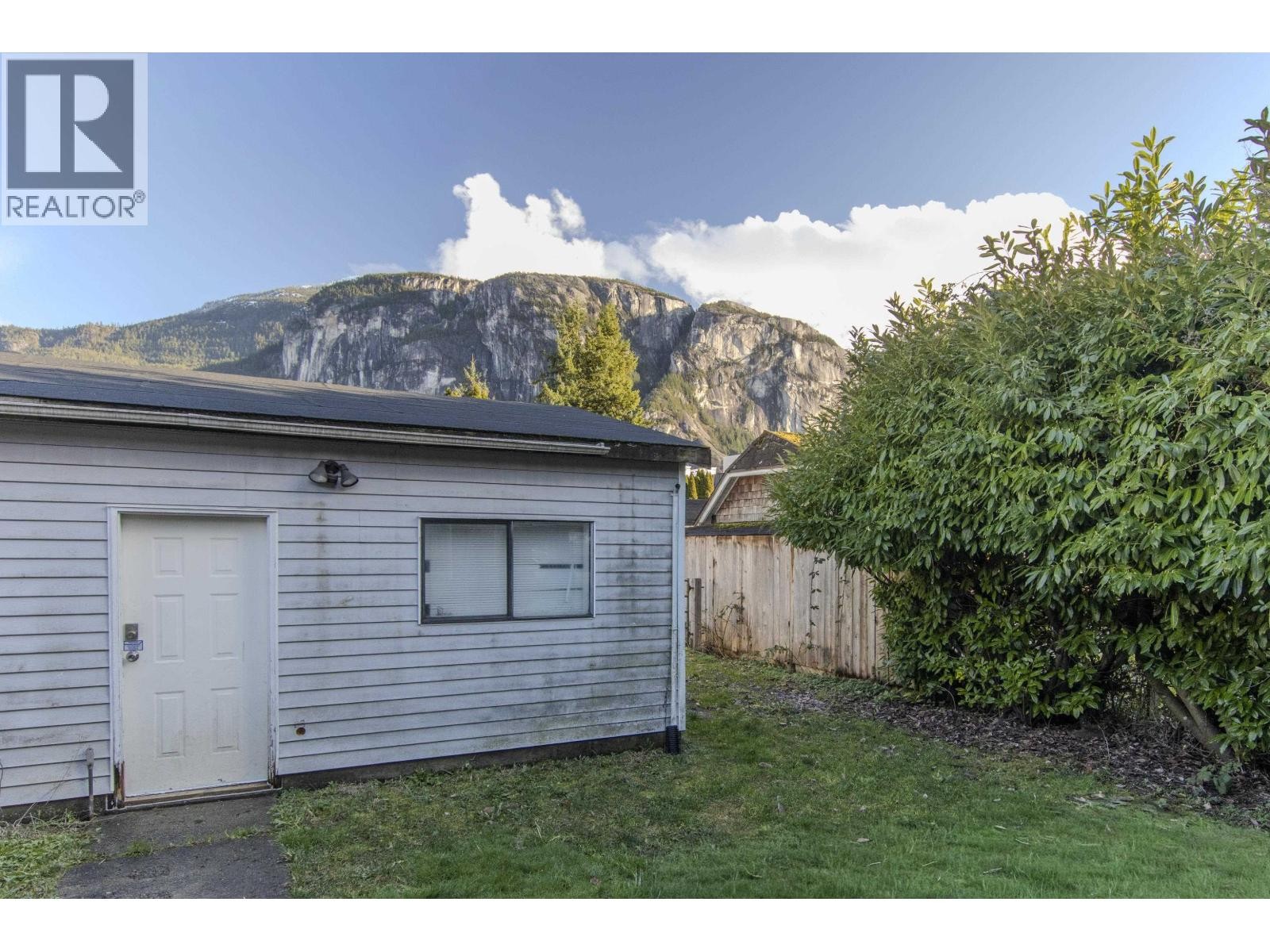 












37970 FIFTH AVENUE

,
Squamish,




British Columbia
V8P0P7

