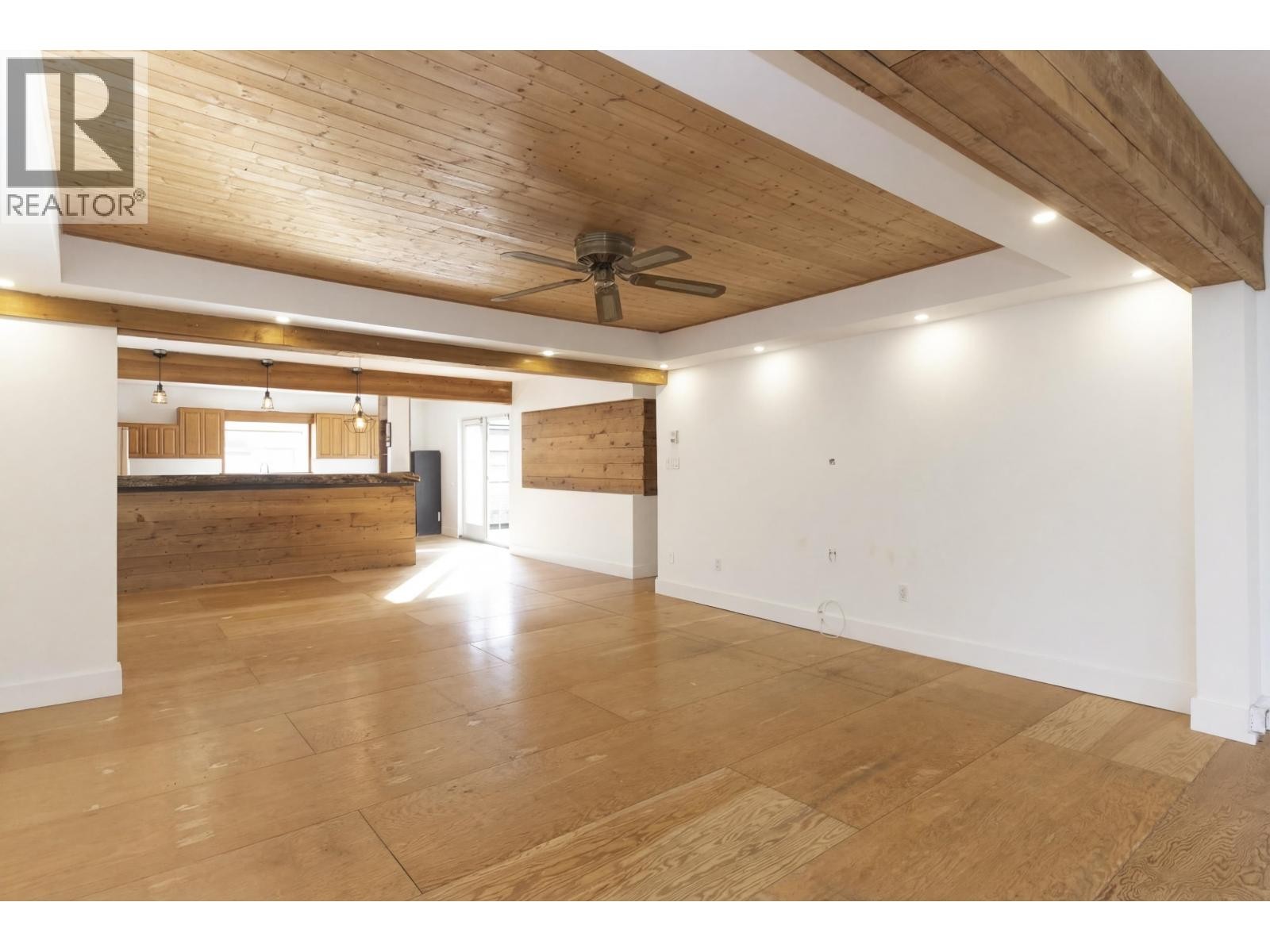 












37970 FIFTH AVENUE

,
Squamish,




British Columbia
V8P0P7

