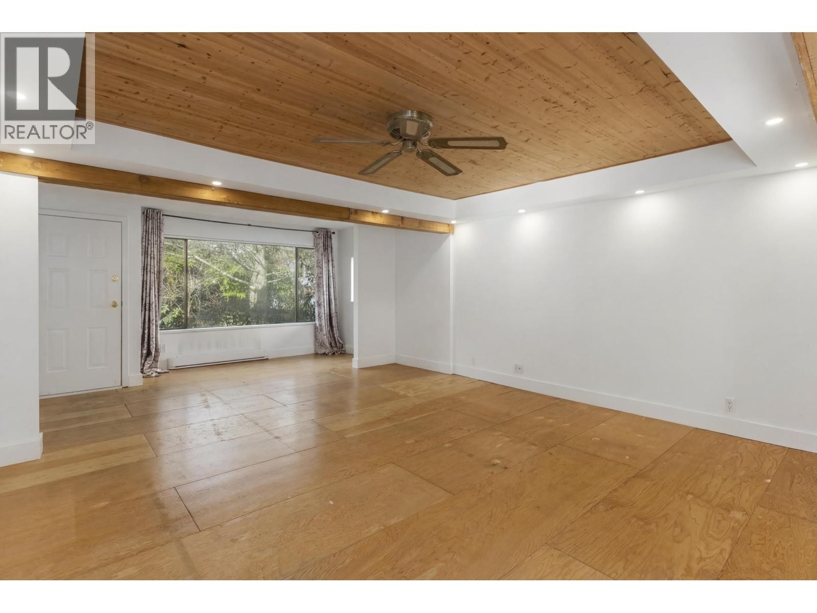 












37970 FIFTH AVENUE

,
Squamish,




British Columbia
V8P0P7

