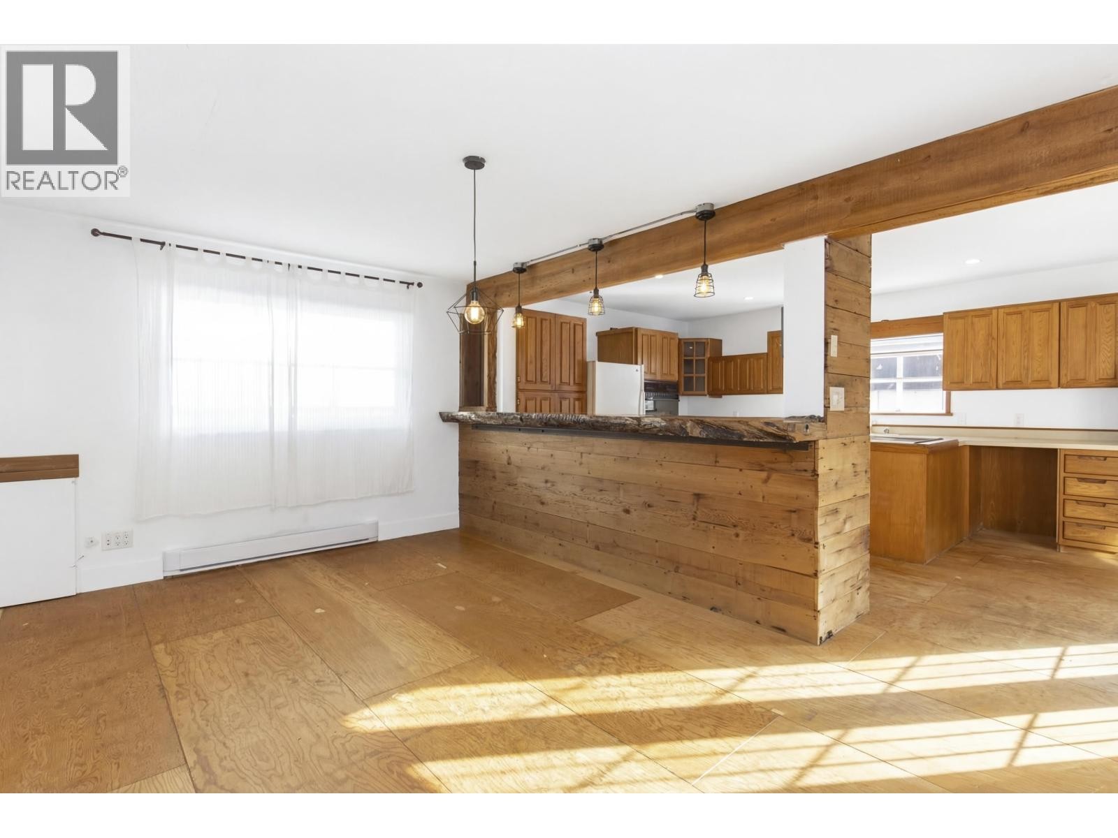 












37970 FIFTH AVENUE

,
Squamish,




British Columbia
V8P0P7

