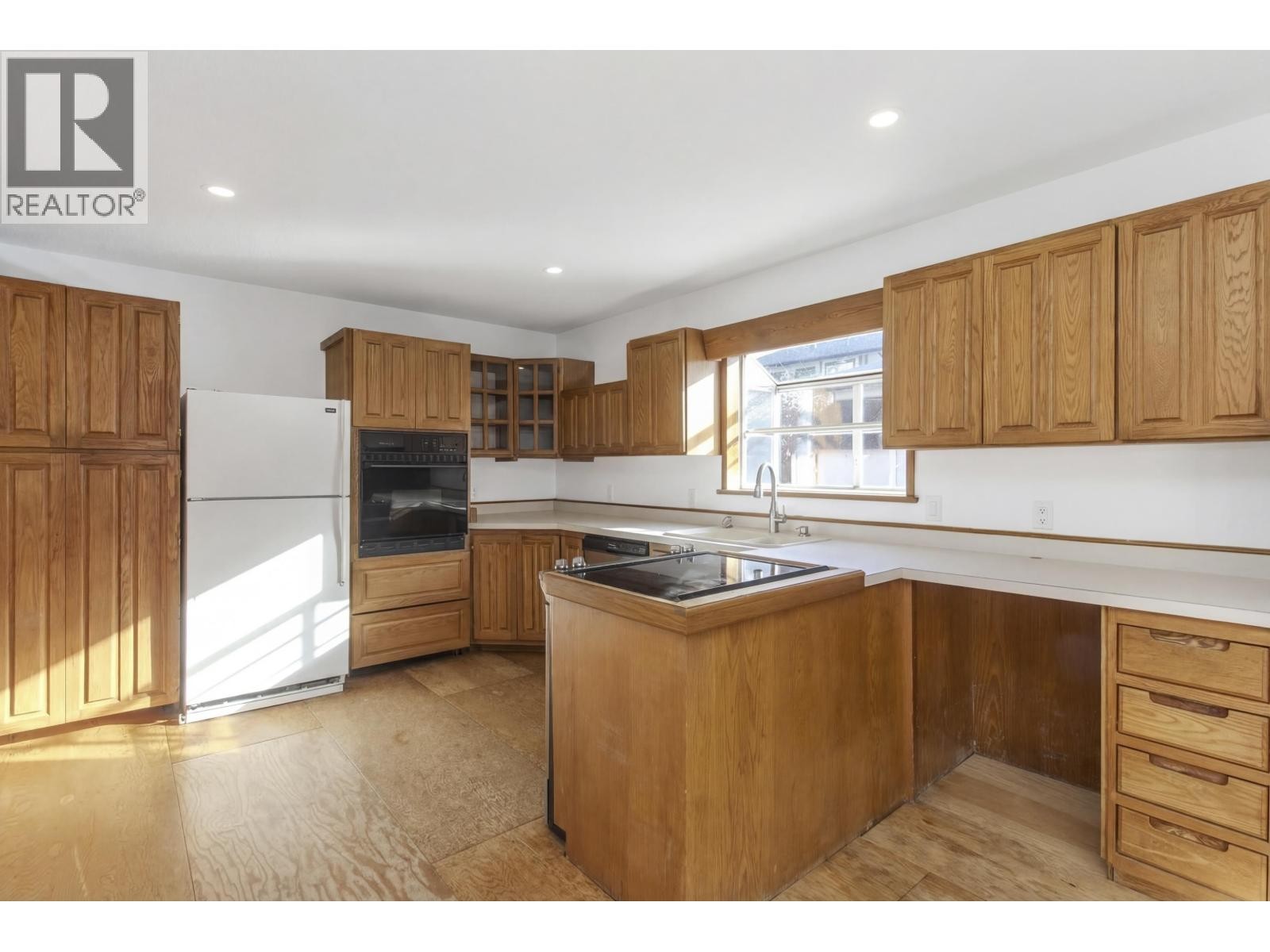 












37970 FIFTH AVENUE

,
Squamish,




British Columbia
V8P0P7

