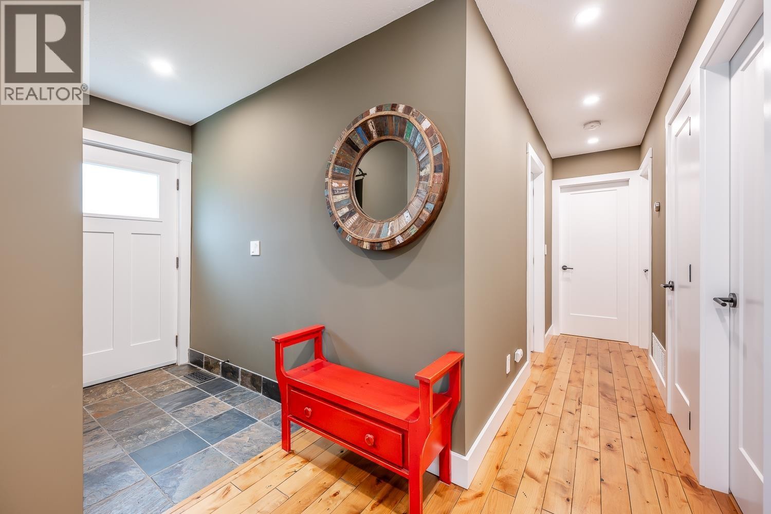 












40195 KINTYRE DRIVE

,
Squamish,




British Columbia
V0N1T0

