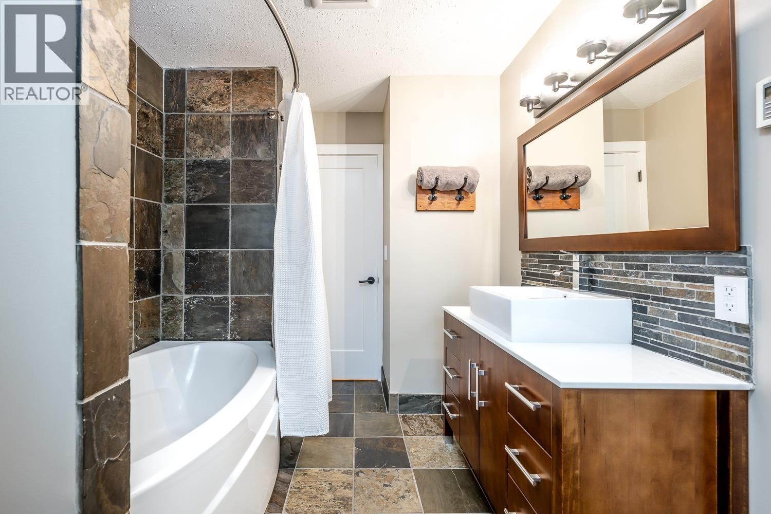 












40195 KINTYRE DRIVE

,
Squamish,




British Columbia
V0N1T0

