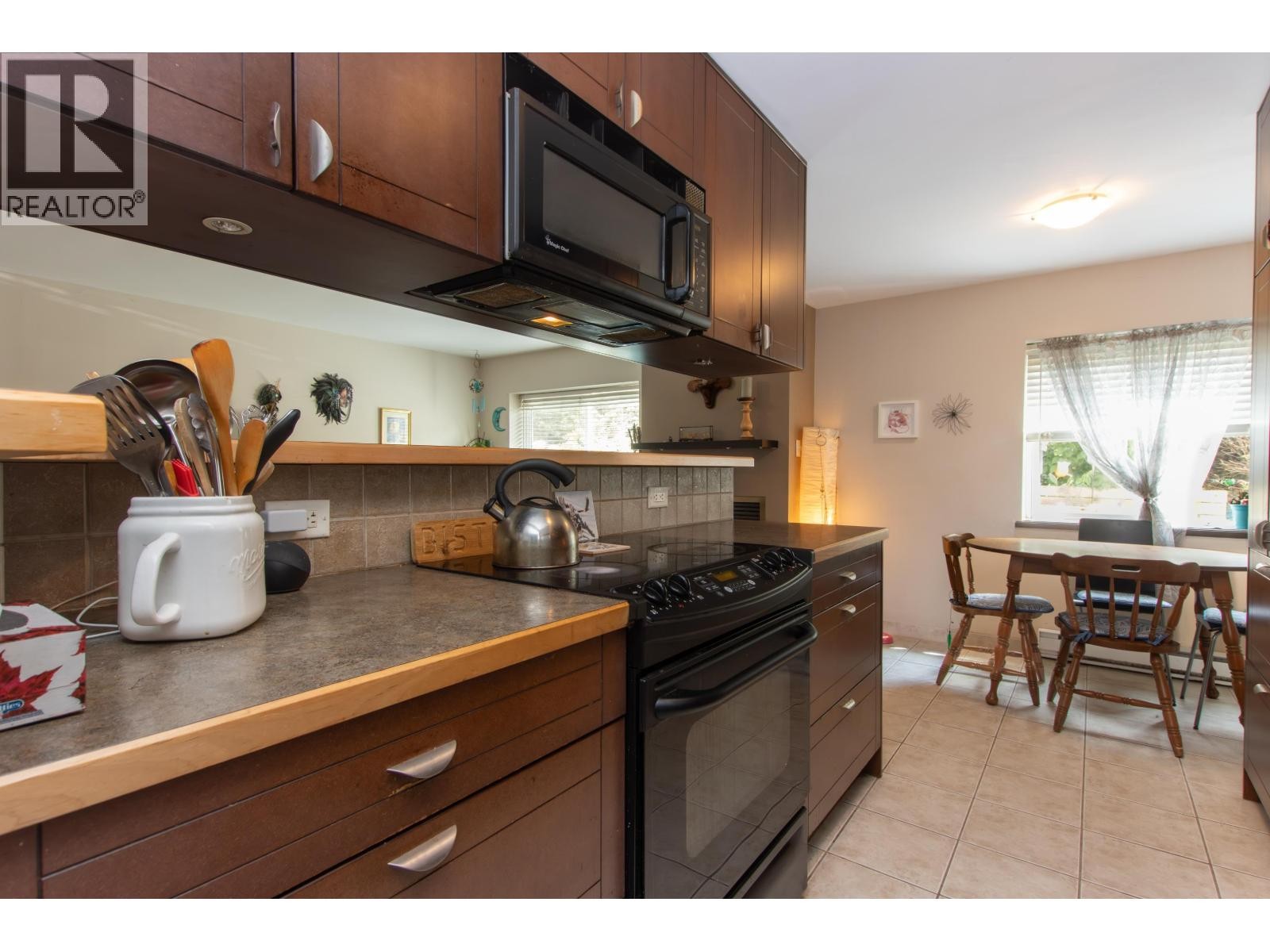 












25 38175 WESTWAY AVENUE

,
Squamish,




British Columbia
V8B0Y4

