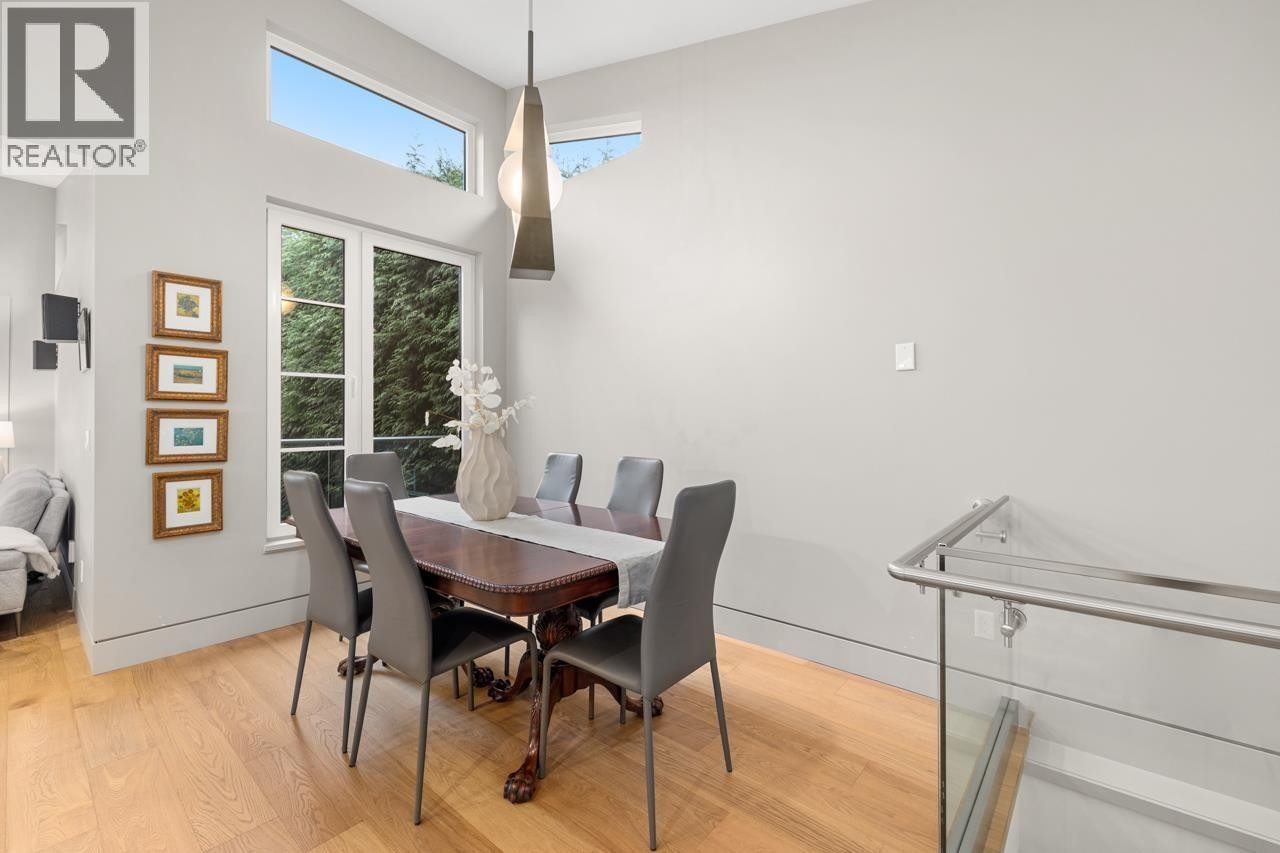 












1269 CLOVERLEY STREET

,
North Vancouver,




British Columbia
V7L1N7

