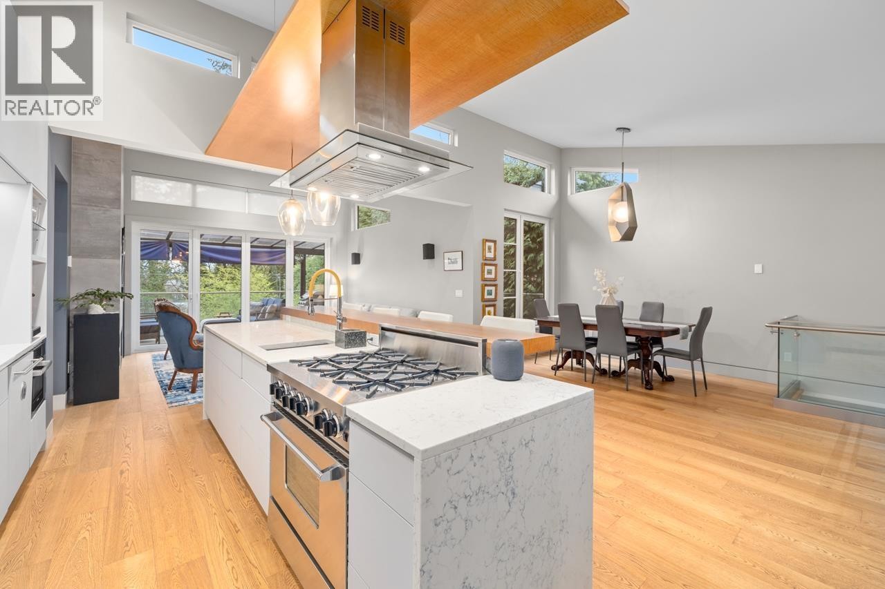 












1269 CLOVERLEY STREET

,
North Vancouver,




British Columbia
V7L1N7

