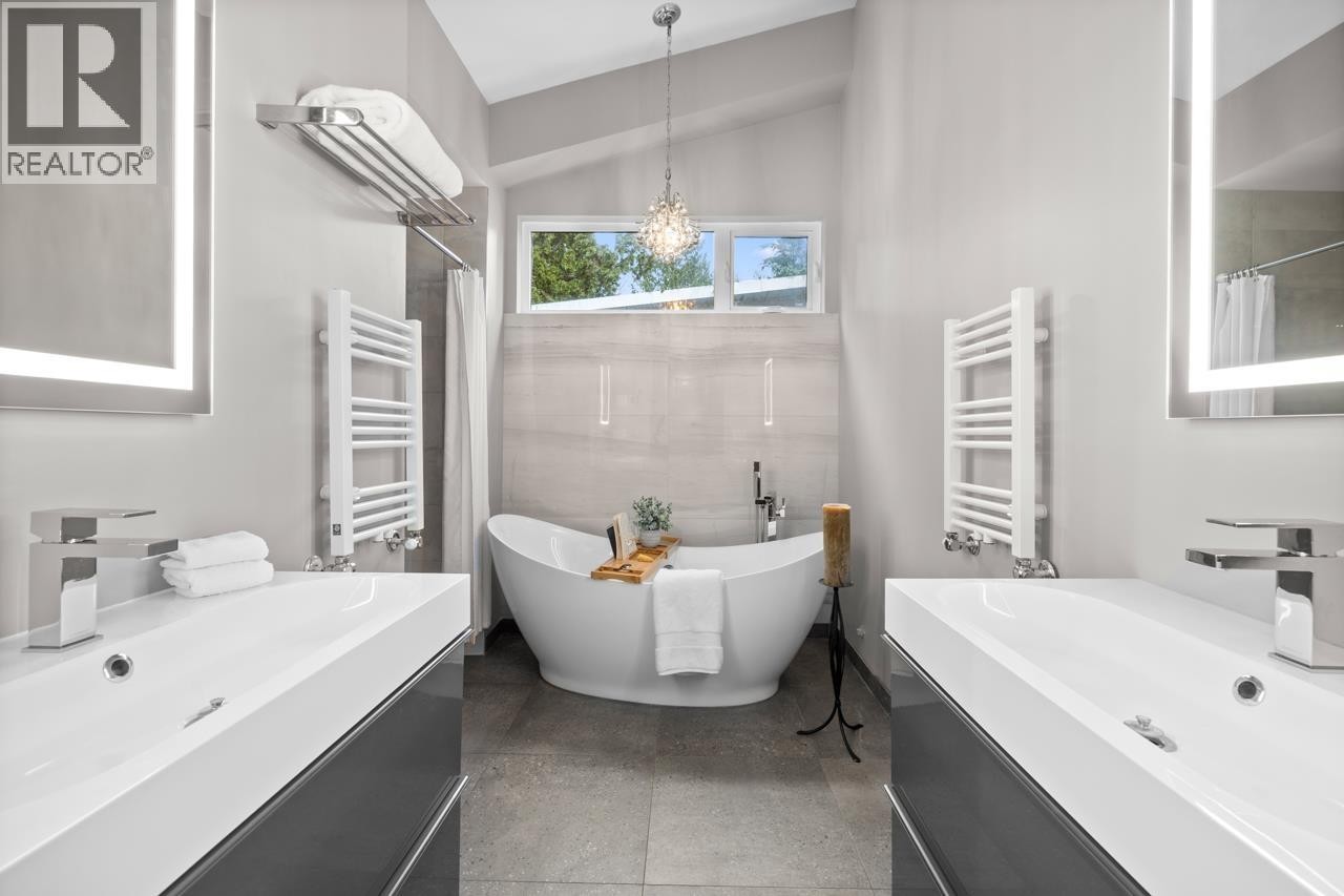 












1269 CLOVERLEY STREET

,
North Vancouver,




British Columbia
V7L1N7

