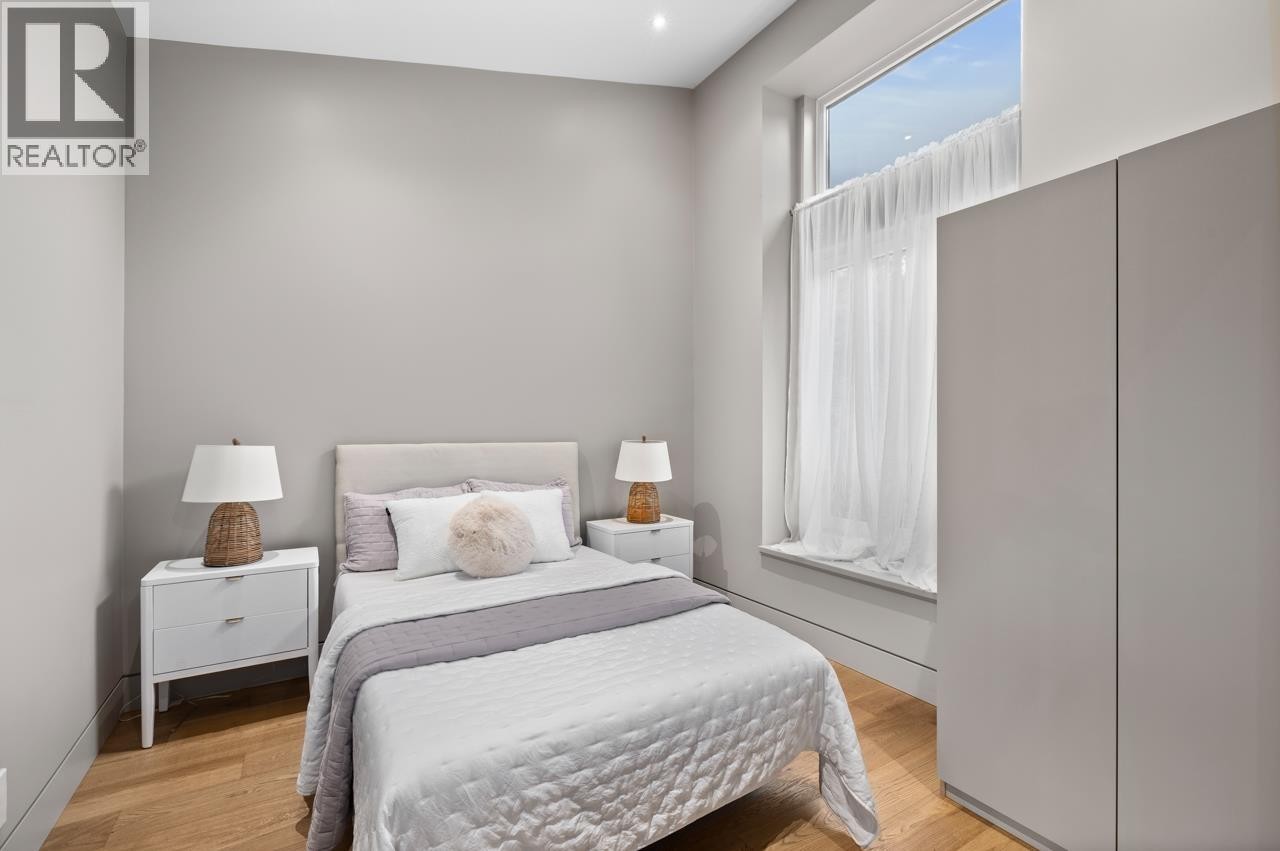 












1269 CLOVERLEY STREET

,
North Vancouver,




British Columbia
V7L1N7

