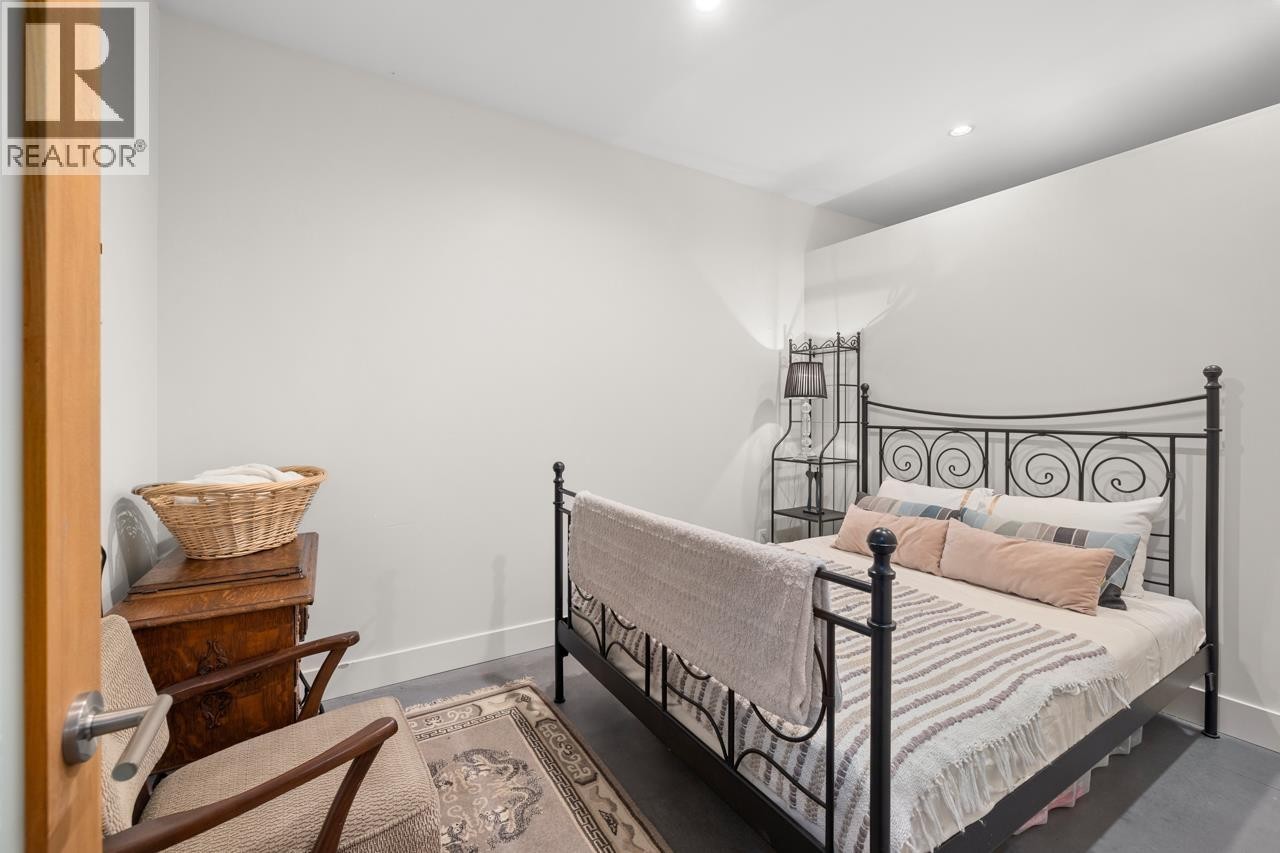 












1269 CLOVERLEY STREET

,
North Vancouver,




British Columbia
V7L1N7

