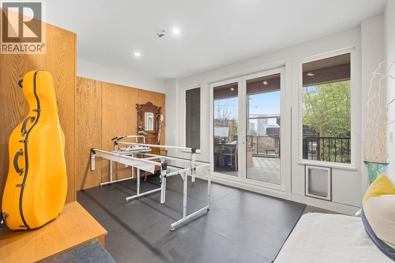 












1269 CLOVERLEY STREET

,
North Vancouver,




British Columbia
V7L1N7

