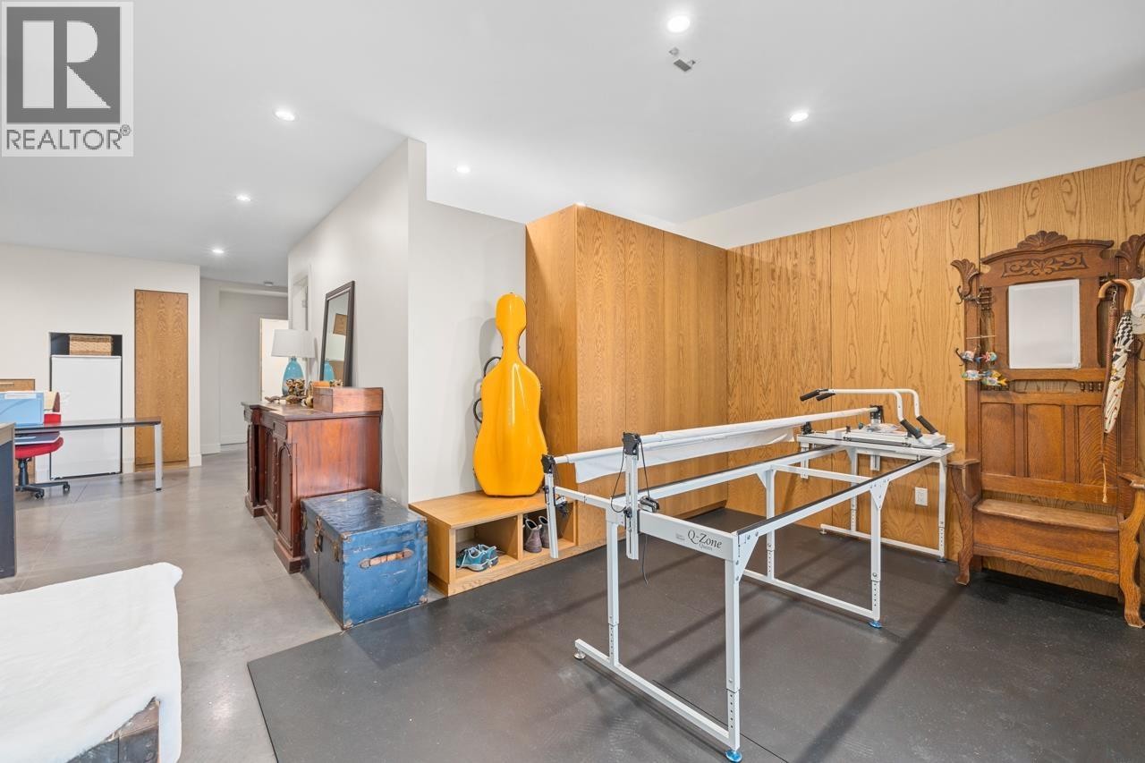 












1269 CLOVERLEY STREET

,
North Vancouver,




British Columbia
V7L1N7

