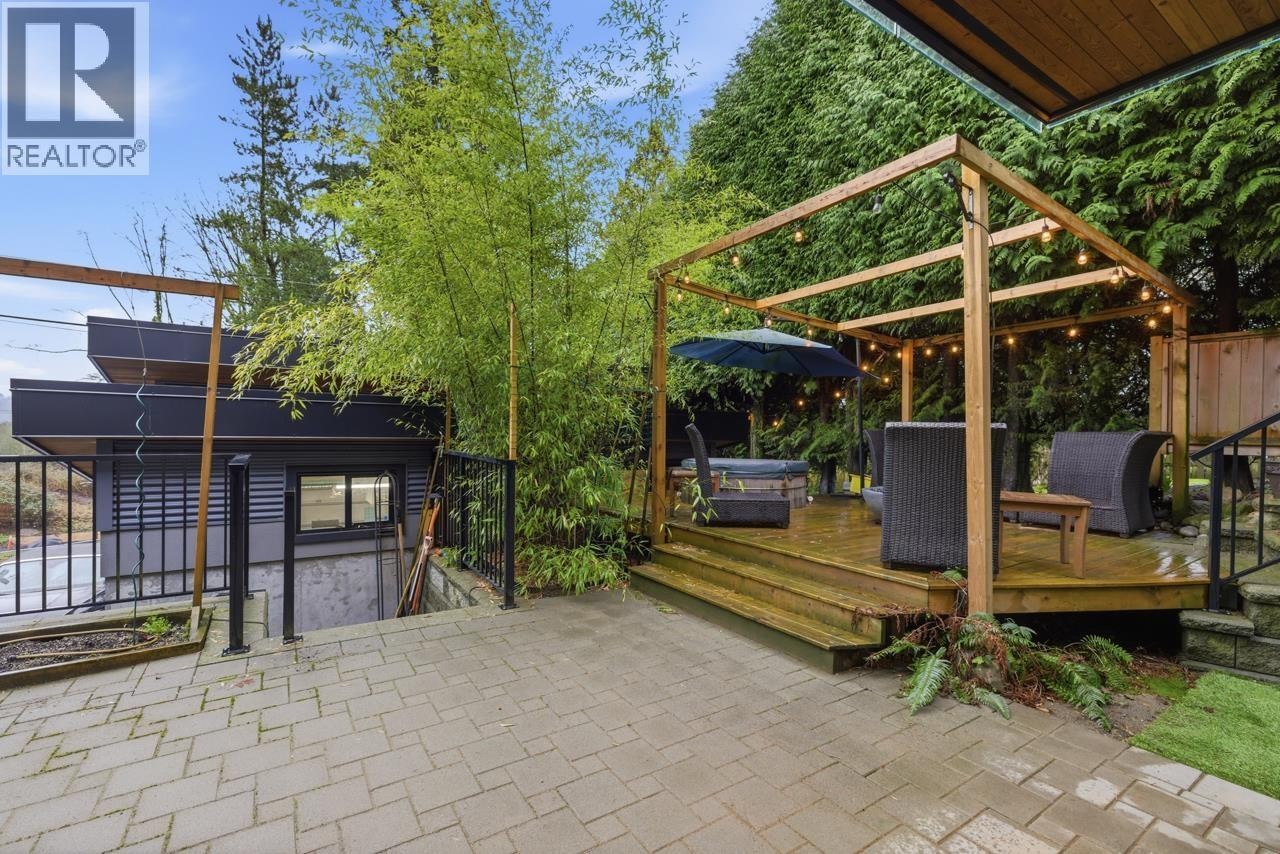 












1269 CLOVERLEY STREET

,
North Vancouver,




British Columbia
V7L1N7

