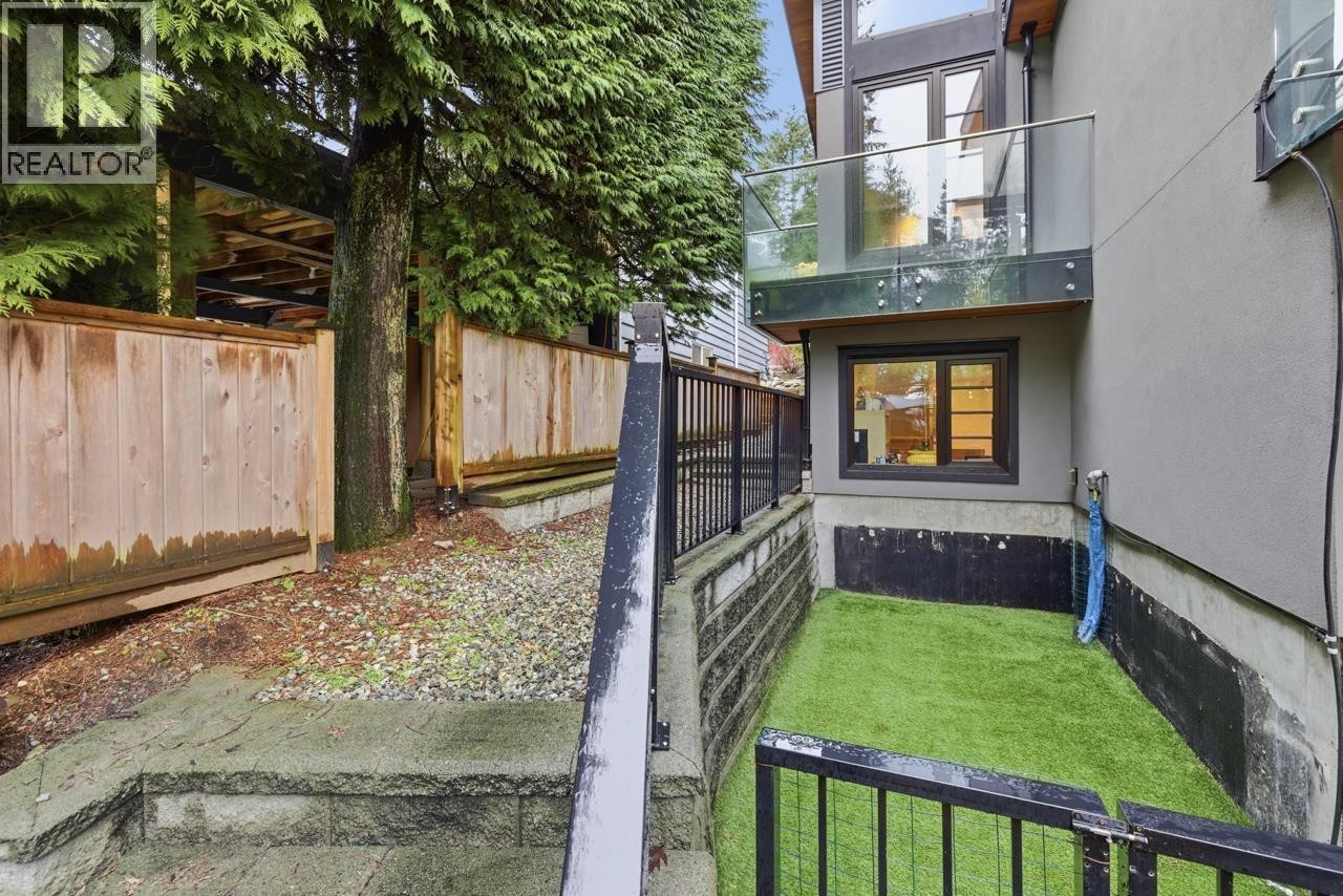 












1269 CLOVERLEY STREET

,
North Vancouver,




British Columbia
V7L1N7

