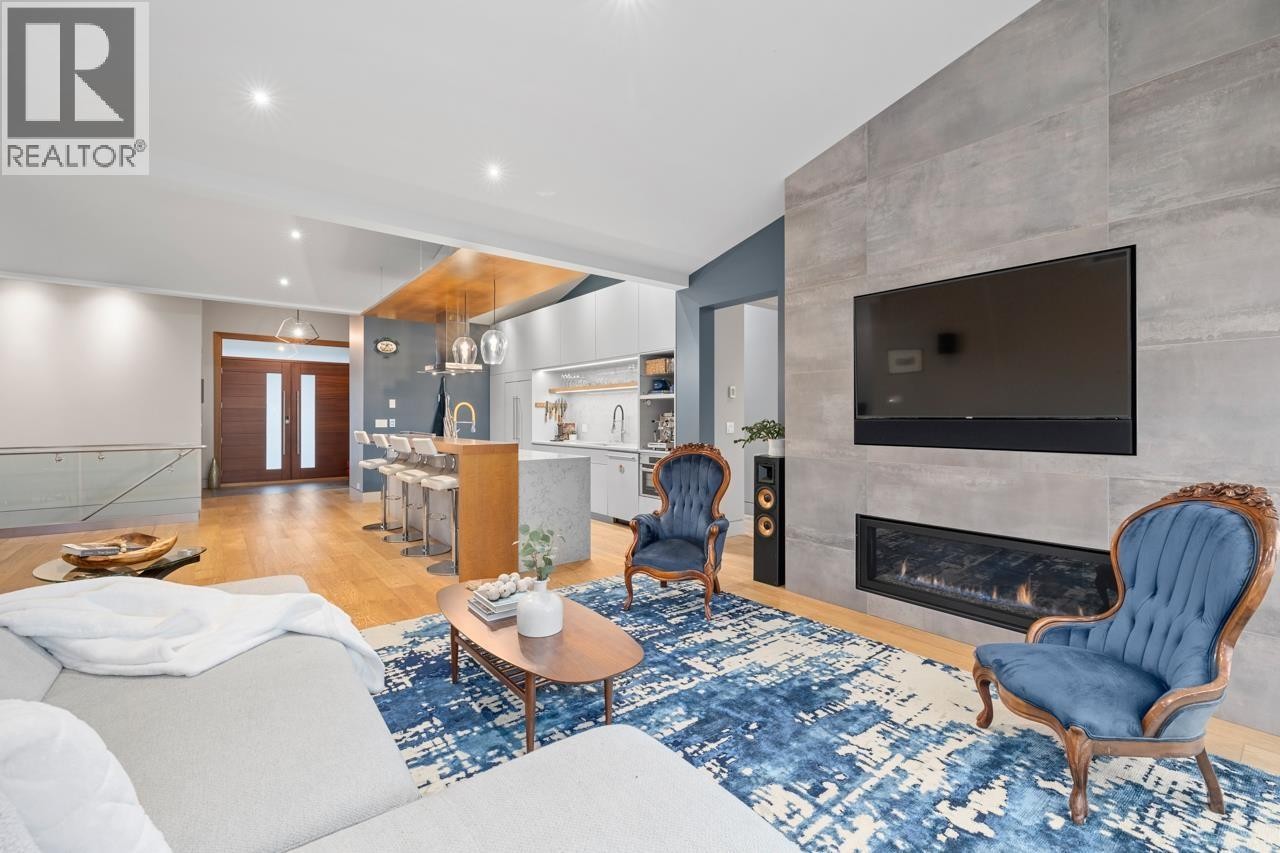 












1269 CLOVERLEY STREET

,
North Vancouver,




British Columbia
V7L1N7

