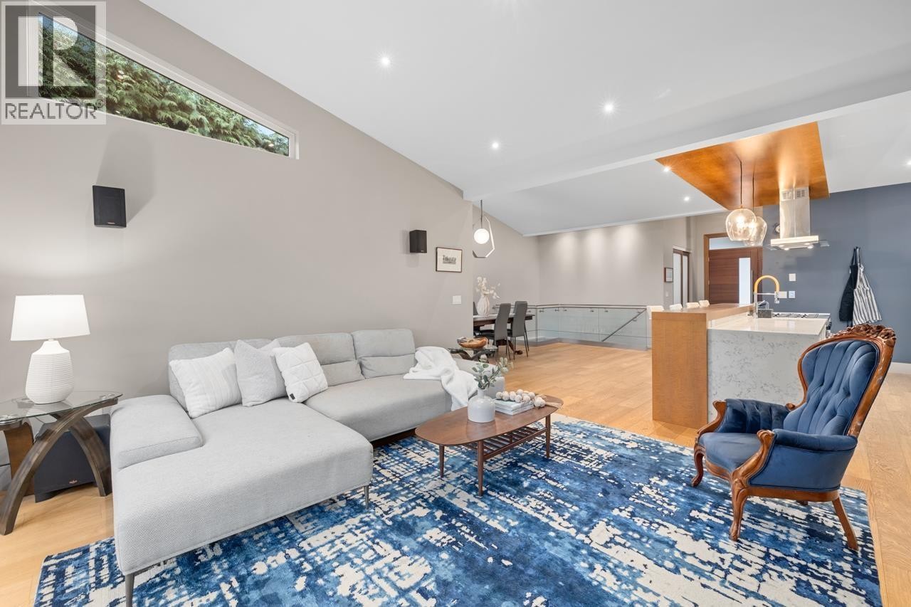 












1269 CLOVERLEY STREET

,
North Vancouver,




British Columbia
V7L1N7

