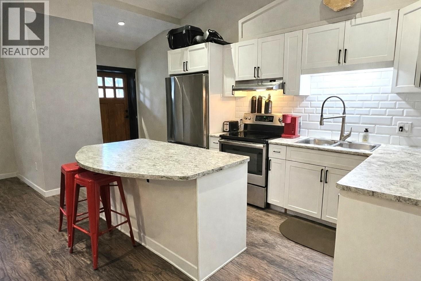 












3070 MIDNIGHT WAY

,
Squamish,




British Columbia
V0N1T0

