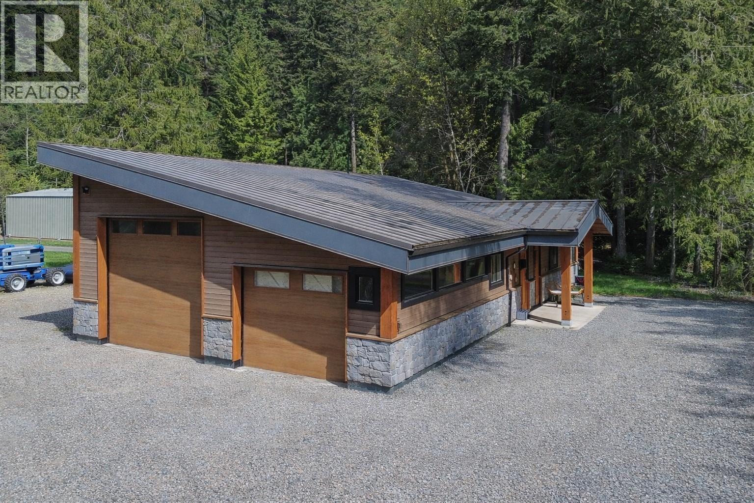 












3070 MIDNIGHT WAY

,
Squamish,




British Columbia
V0N1T0


