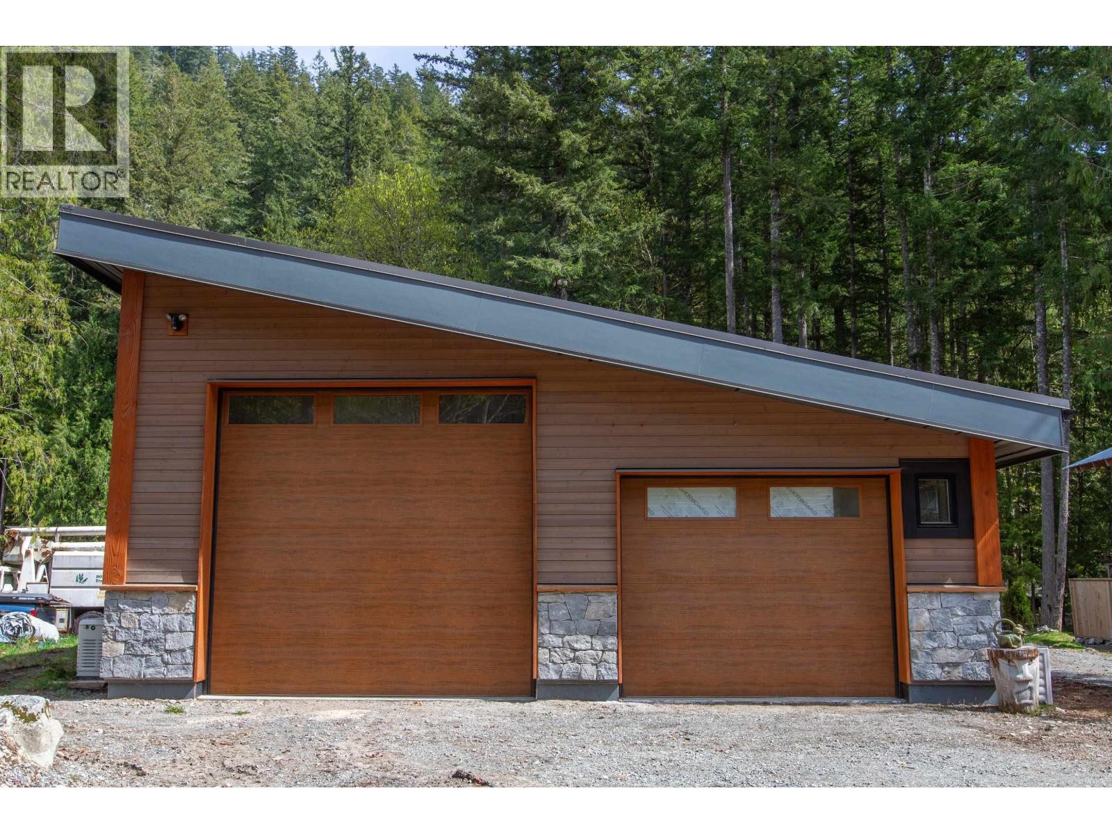 












3070 MIDNIGHT WAY

,
Squamish,




British Columbia
V0N1T0

