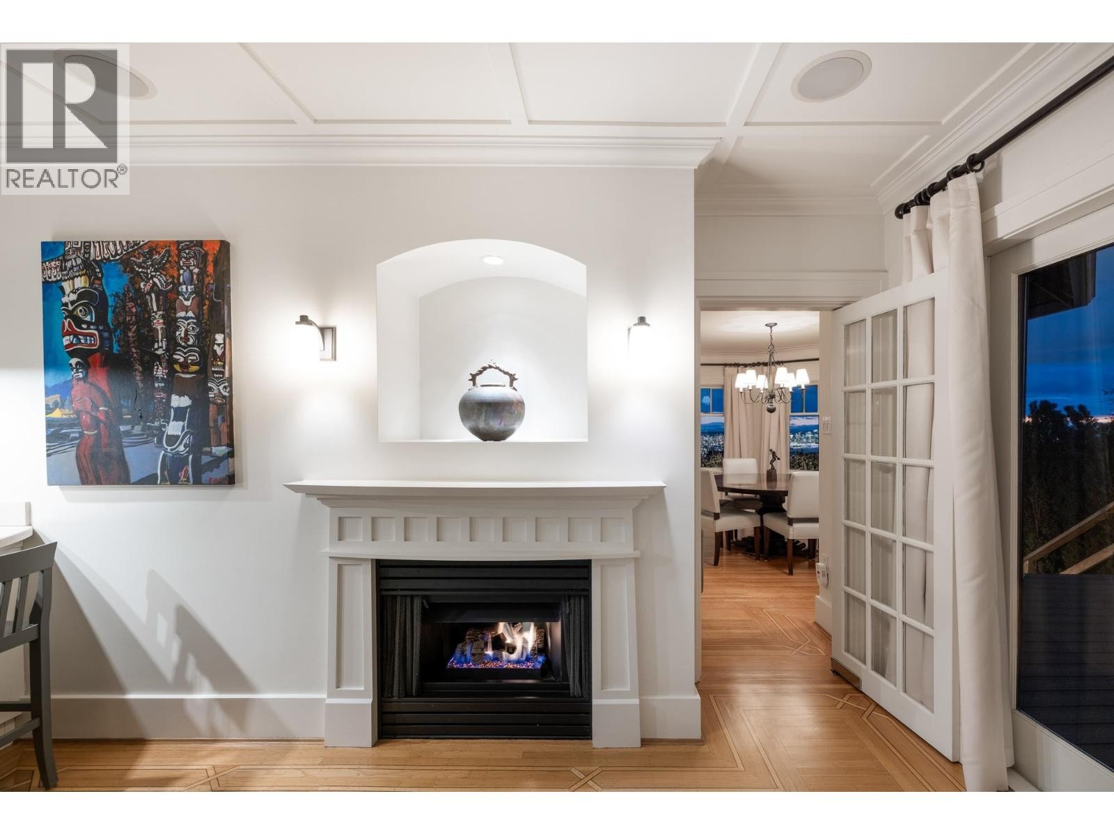 












402 BRAND STREET

,
North Vancouver,




British Columbia
V7N1E9

