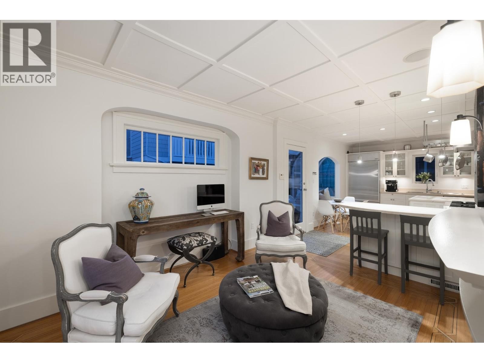 












402 BRAND STREET

,
North Vancouver,




British Columbia
V7N1E9

