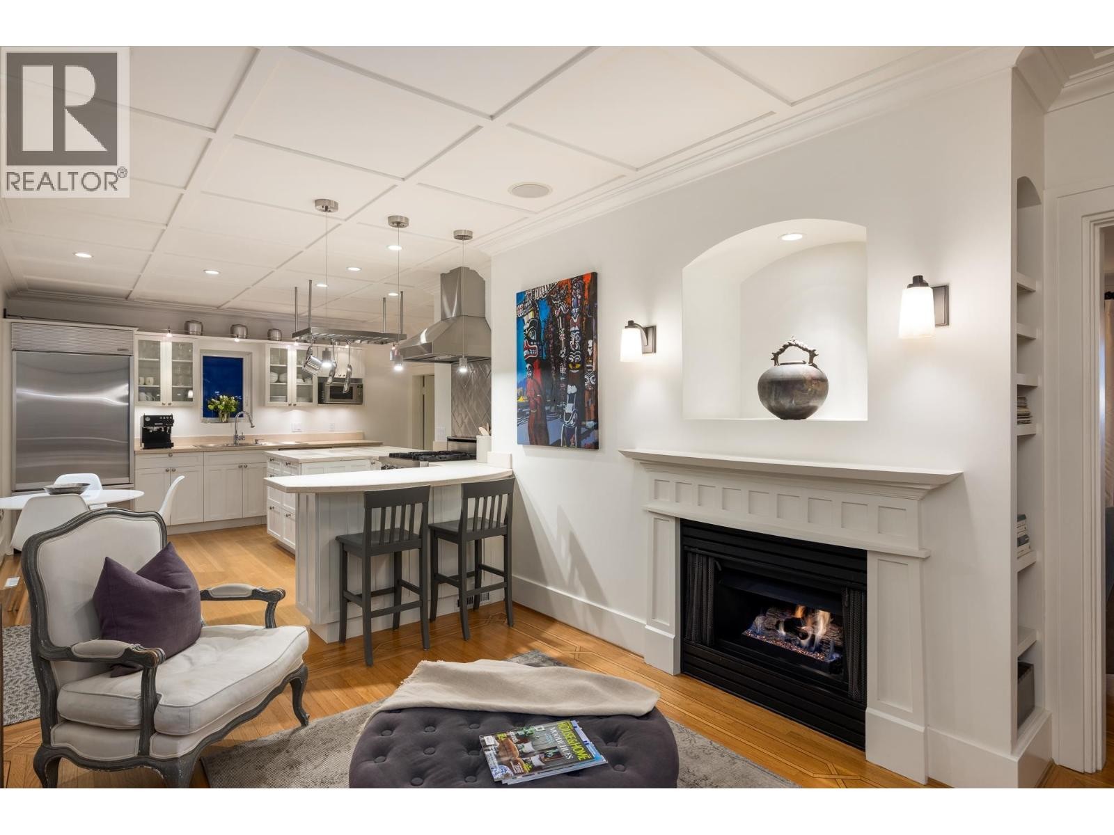 












402 BRAND STREET

,
North Vancouver,




British Columbia
V7N1E9

