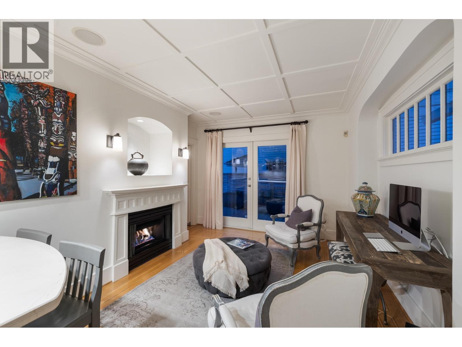 












402 BRAND STREET

,
North Vancouver,




British Columbia
V7N1E9

