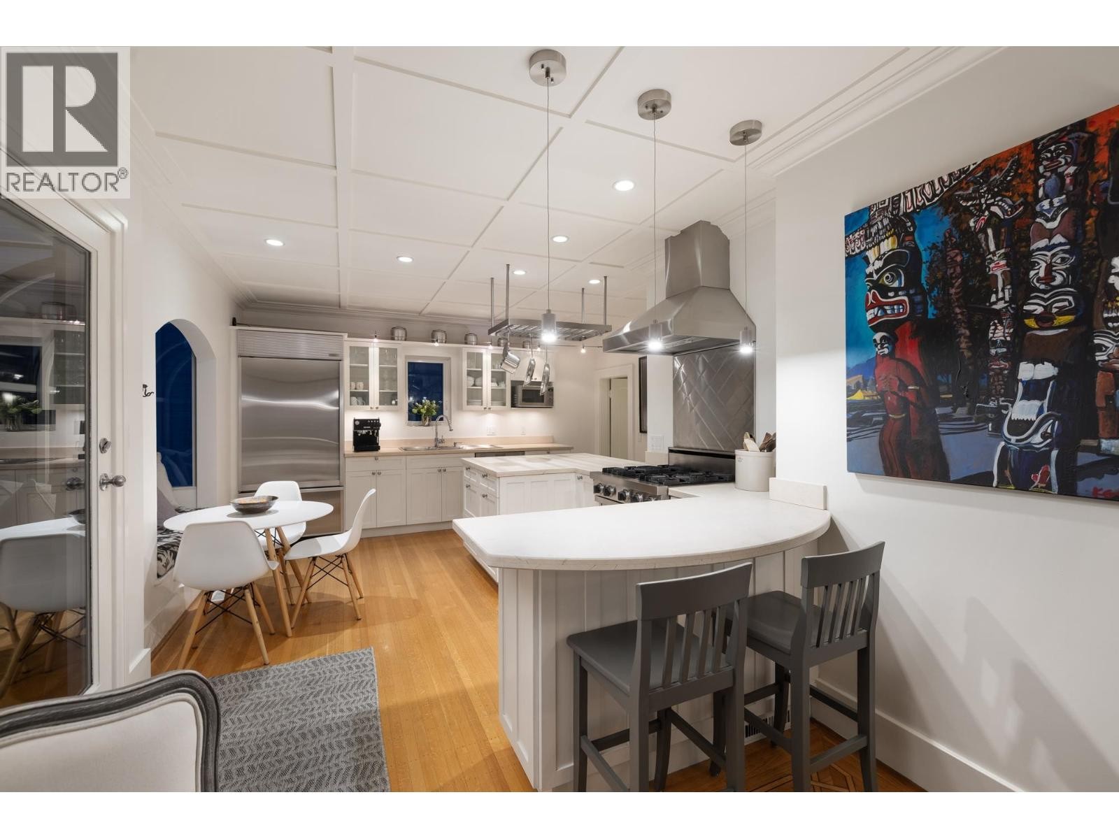 












402 BRAND STREET

,
North Vancouver,




British Columbia
V7N1E9

