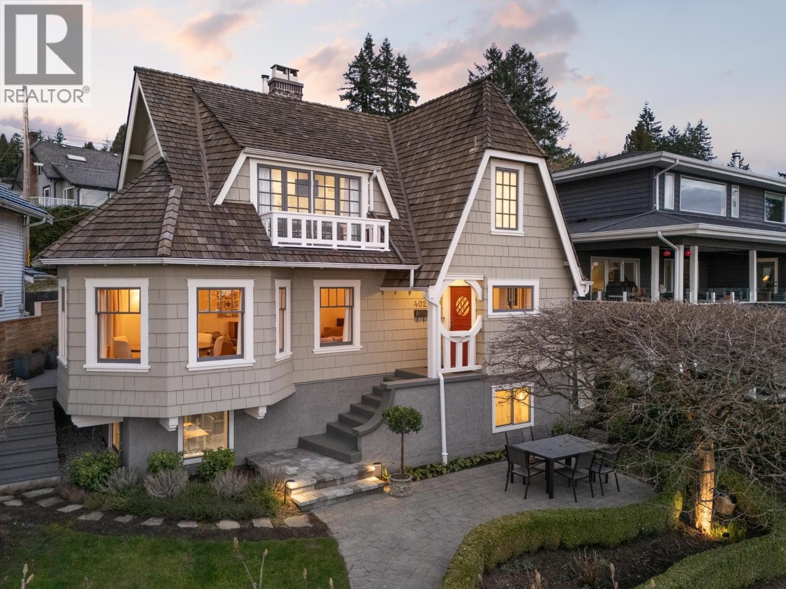 












402 BRAND STREET

,
North Vancouver,




British Columbia
V7N1E9

