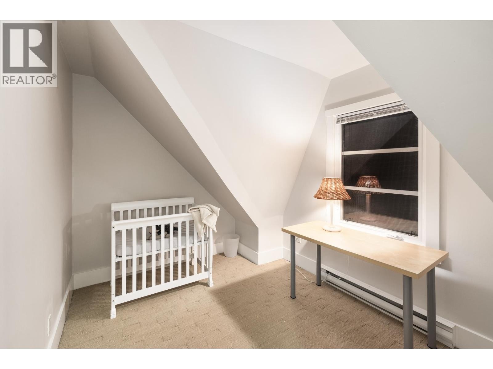 












402 BRAND STREET

,
North Vancouver,




British Columbia
V7N1E9

