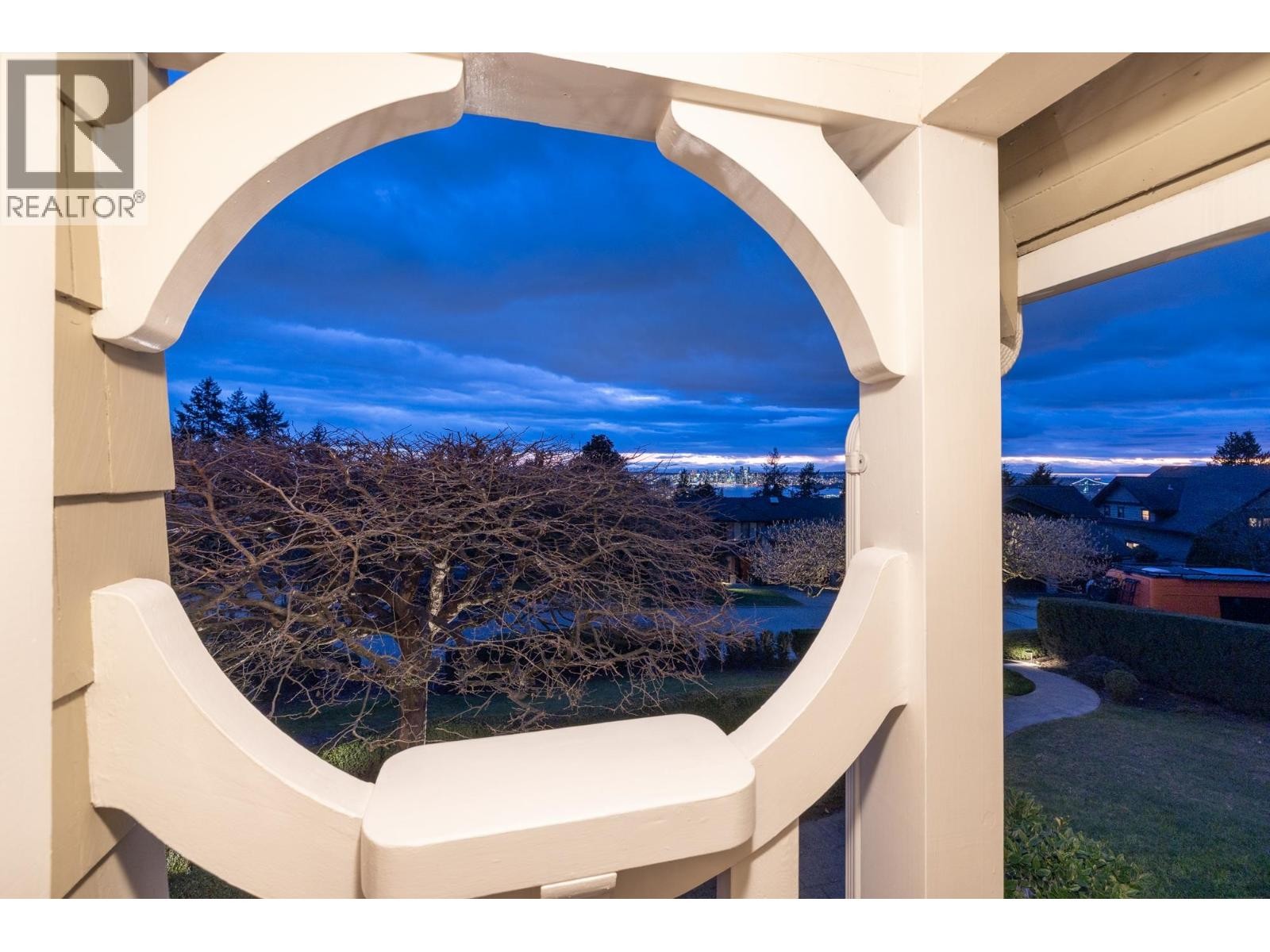 












402 BRAND STREET

,
North Vancouver,




British Columbia
V7N1E9

