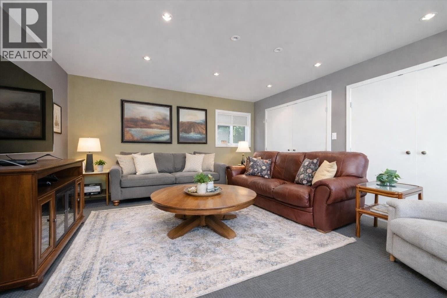 












2864 BUSHNELL PLACE

,
North Vancouver,




British Columbia
V7J2Y8

