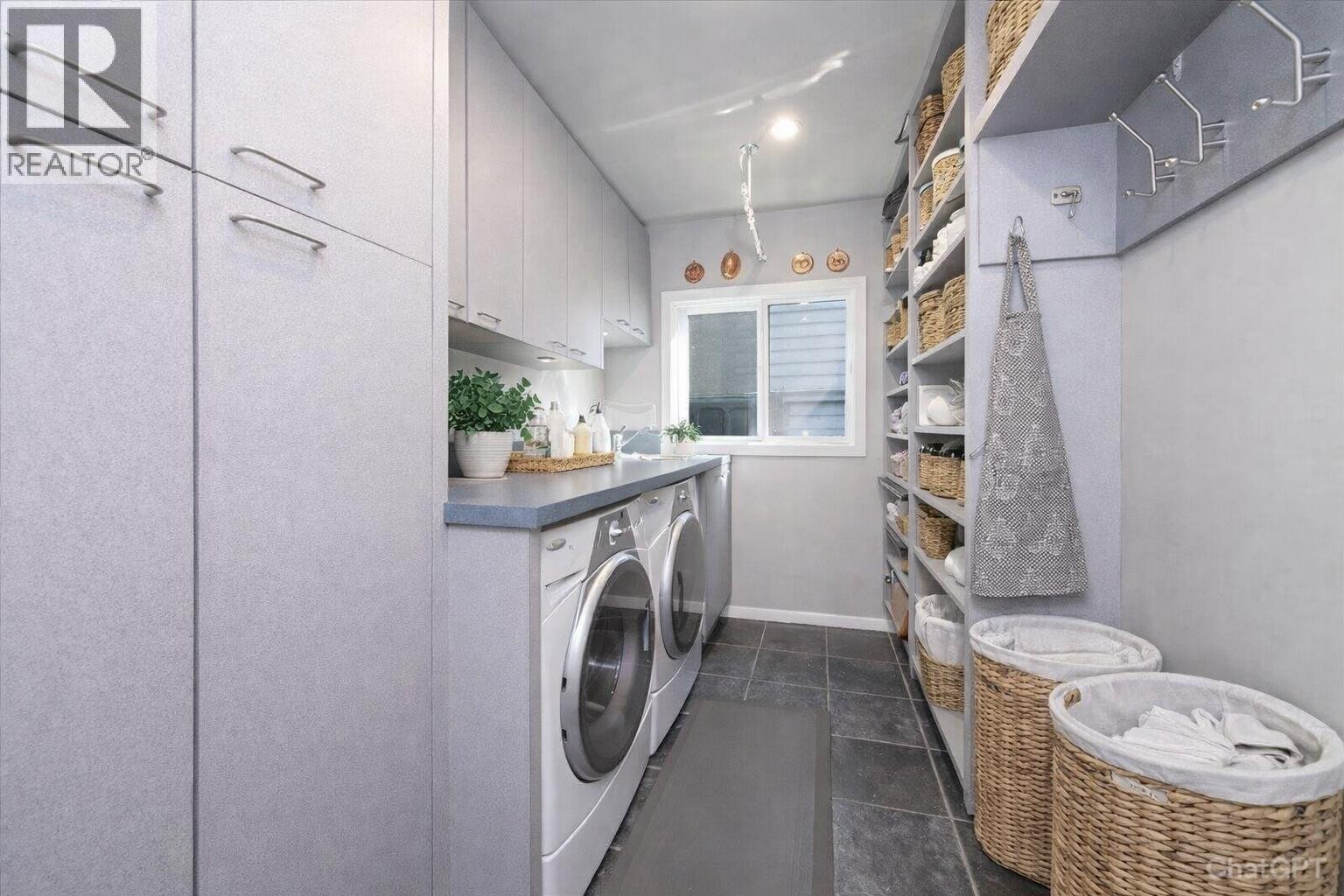 












2864 BUSHNELL PLACE

,
North Vancouver,




British Columbia
V7J2Y8

