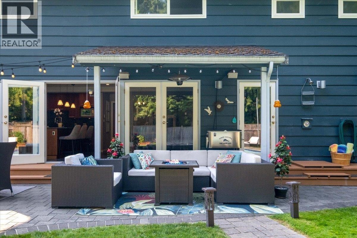 












2864 BUSHNELL PLACE

,
North Vancouver,




British Columbia
V7J2Y8

