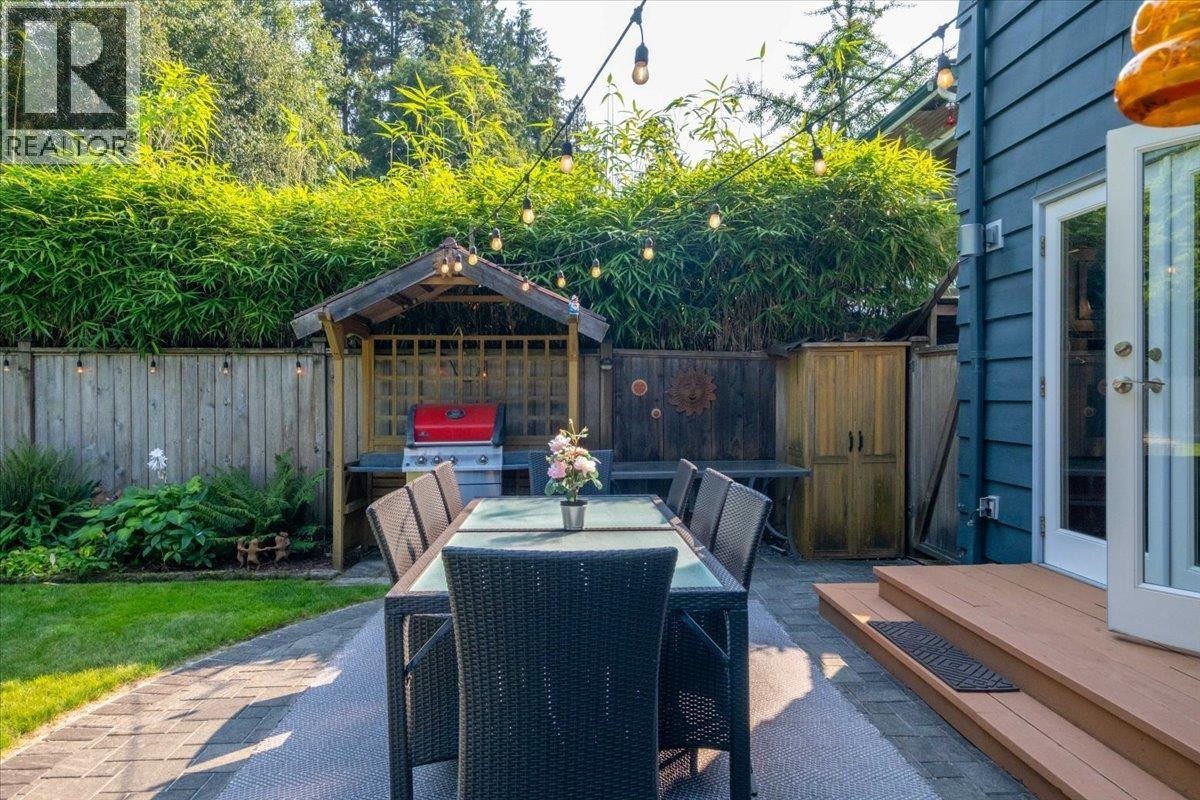 












2864 BUSHNELL PLACE

,
North Vancouver,




British Columbia
V7J2Y8

