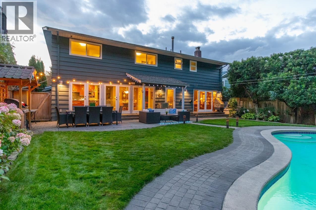 












2864 BUSHNELL PLACE

,
North Vancouver,




British Columbia
V7J2Y8

