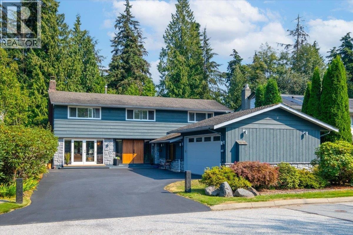 












2864 BUSHNELL PLACE

,
North Vancouver,




British Columbia
V7J2Y8

