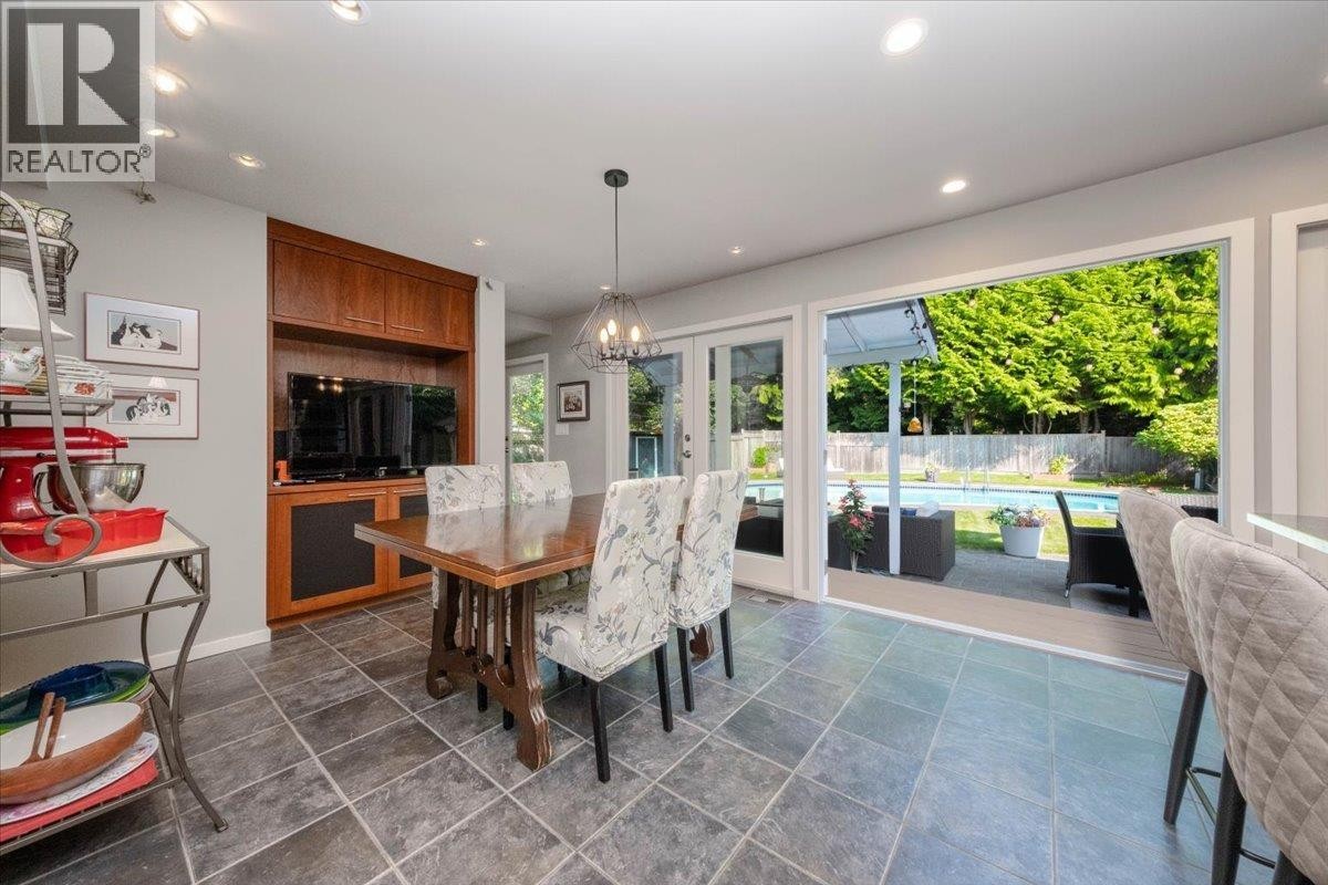 












2864 BUSHNELL PLACE

,
North Vancouver,




British Columbia
V7J2Y8

