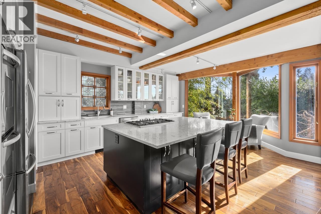 












145 E KENSINGTON ROAD

,
North Vancouver,




British Columbia
V7N1P2

