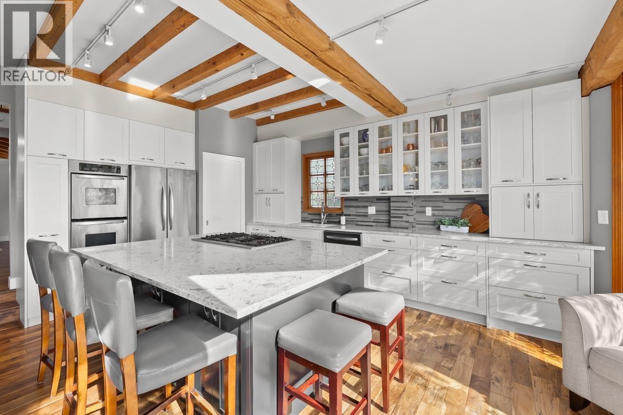 












145 E KENSINGTON ROAD

,
North Vancouver,




British Columbia
V7N1P2

