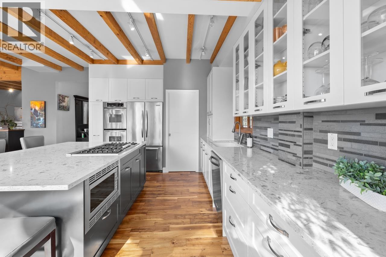 












145 E KENSINGTON ROAD

,
North Vancouver,




British Columbia
V7N1P2

