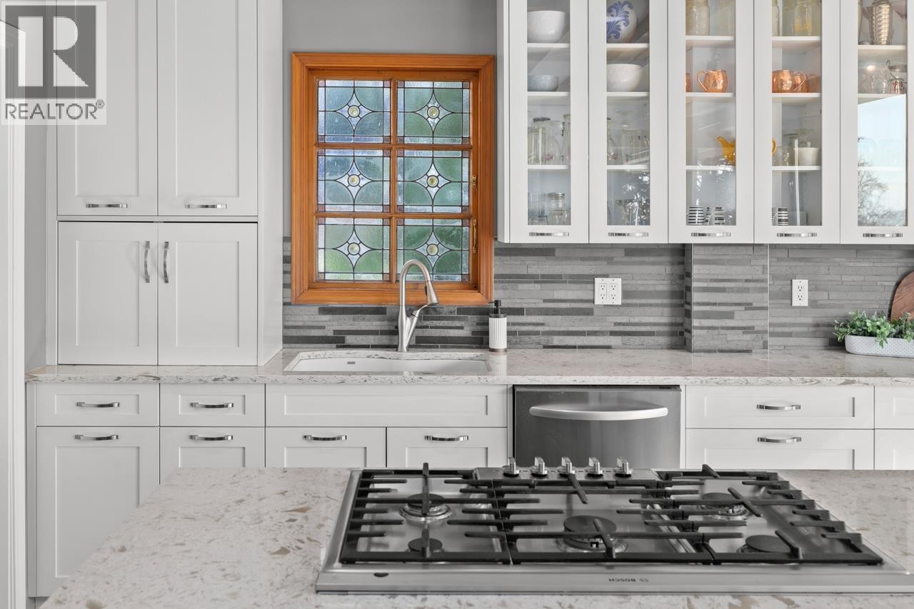 












145 E KENSINGTON ROAD

,
North Vancouver,




British Columbia
V7N1P2

