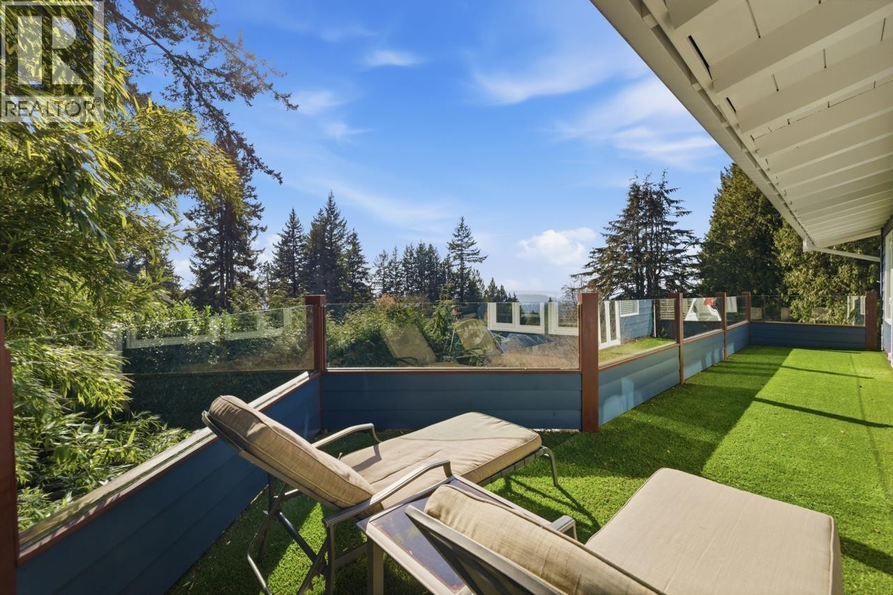 












145 E KENSINGTON ROAD

,
North Vancouver,




British Columbia
V7N1P2

