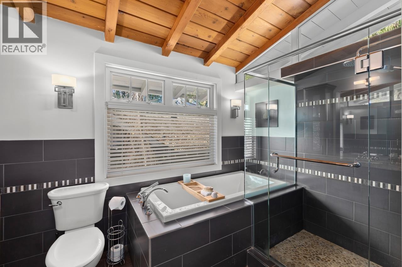 












145 E KENSINGTON ROAD

,
North Vancouver,




British Columbia
V7N1P2

