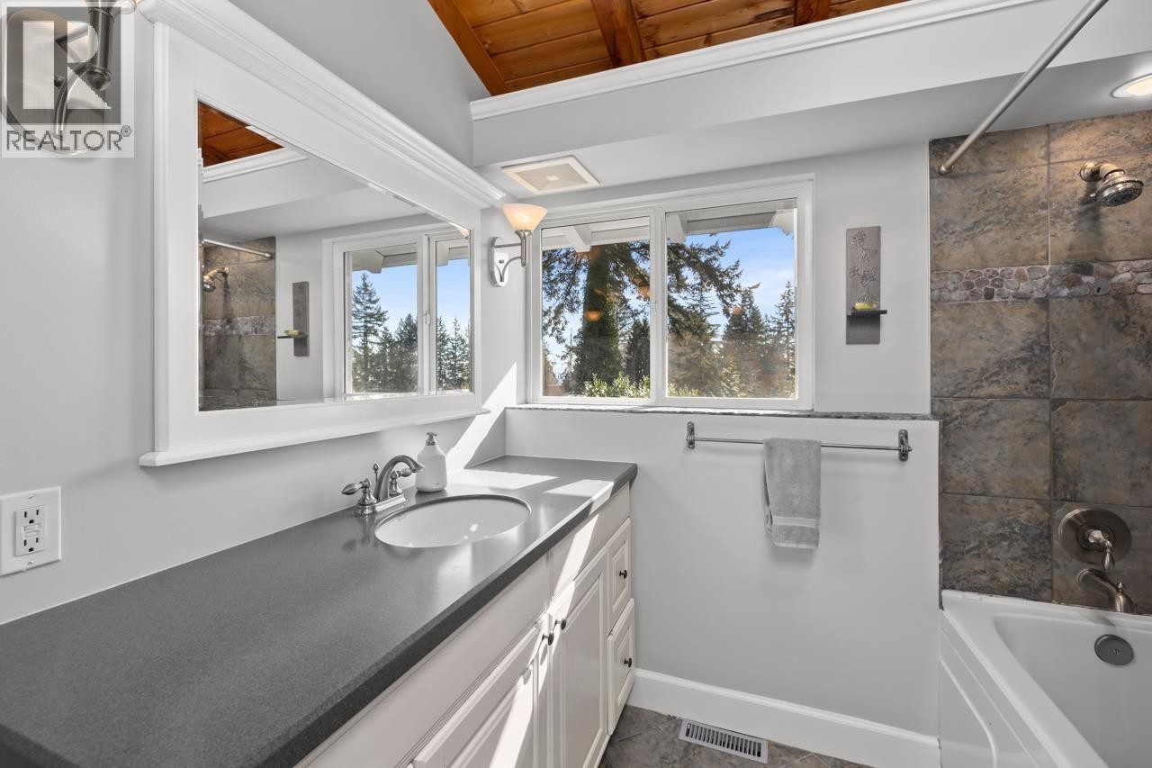 












145 E KENSINGTON ROAD

,
North Vancouver,




British Columbia
V7N1P2

