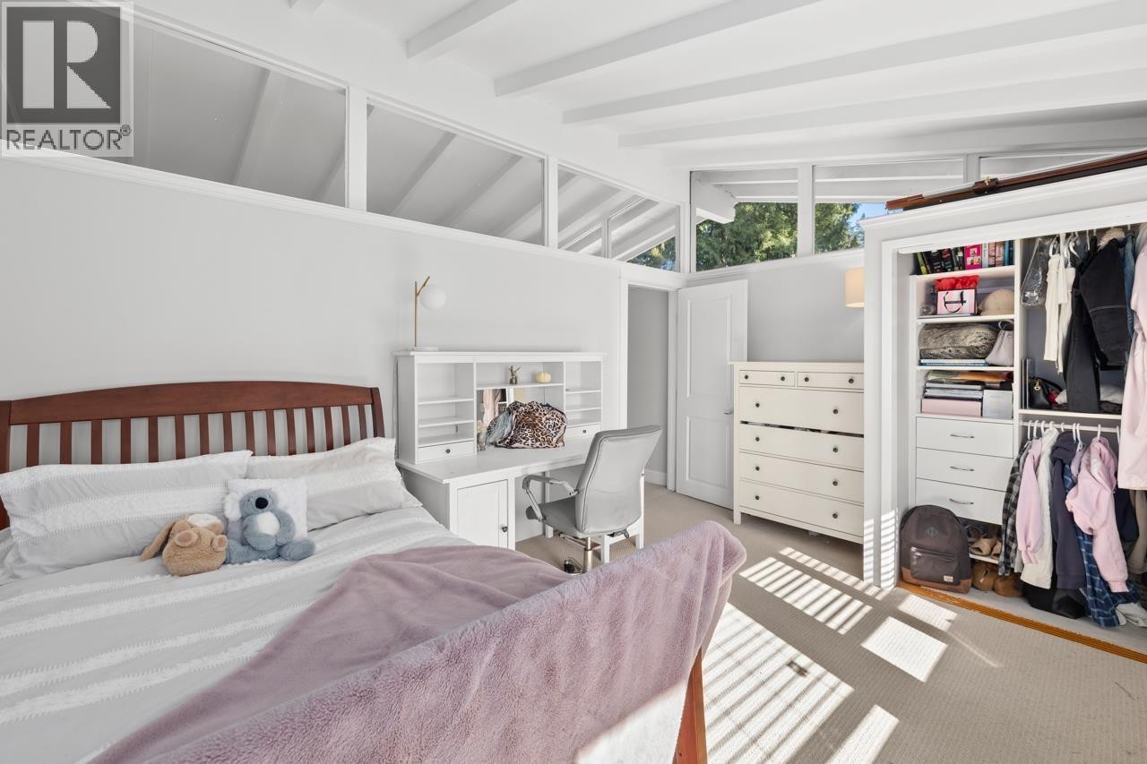 












145 E KENSINGTON ROAD

,
North Vancouver,




British Columbia
V7N1P2

