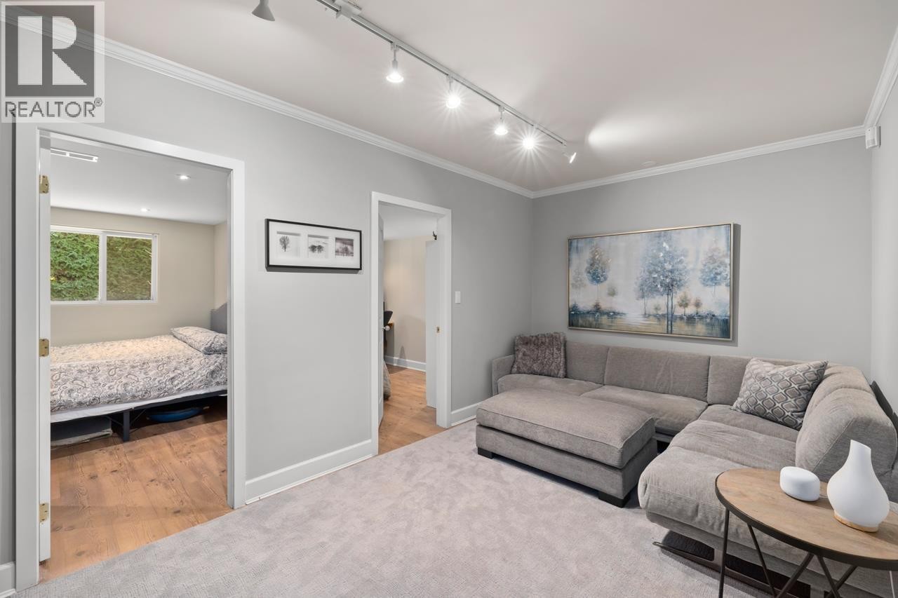 












145 E KENSINGTON ROAD

,
North Vancouver,




British Columbia
V7N1P2

