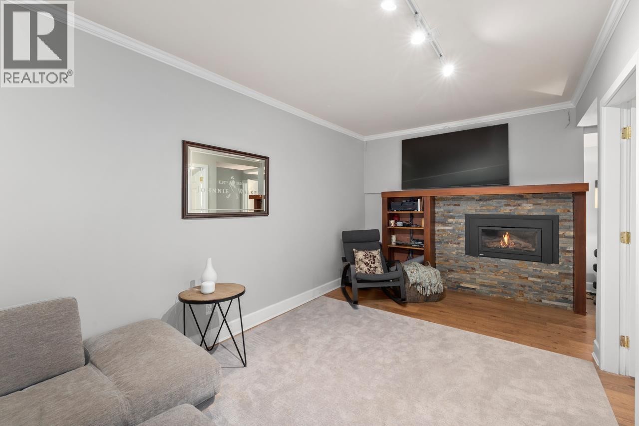 












145 E KENSINGTON ROAD

,
North Vancouver,




British Columbia
V7N1P2

