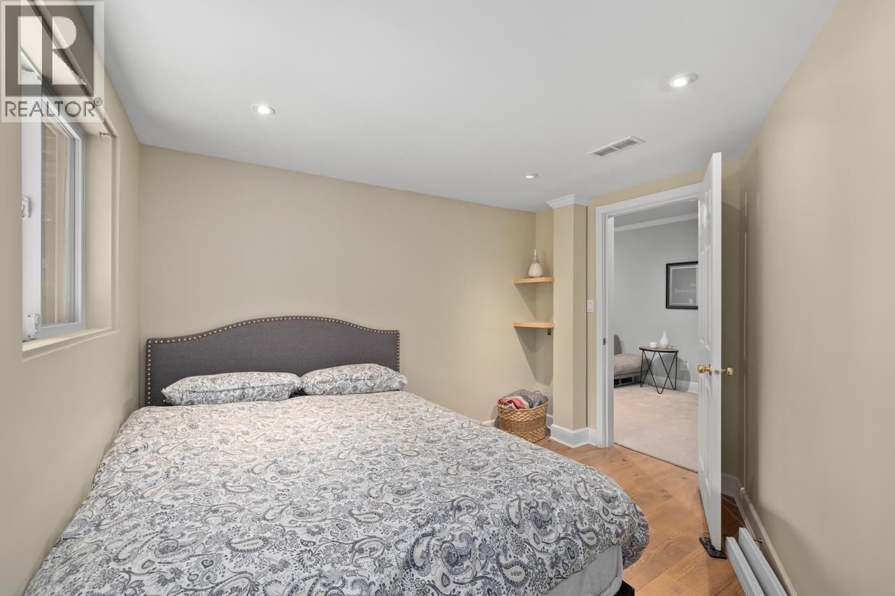 












145 E KENSINGTON ROAD

,
North Vancouver,




British Columbia
V7N1P2

