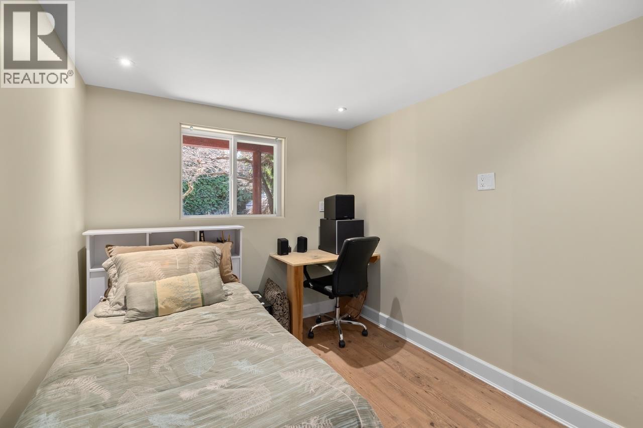 












145 E KENSINGTON ROAD

,
North Vancouver,




British Columbia
V7N1P2

