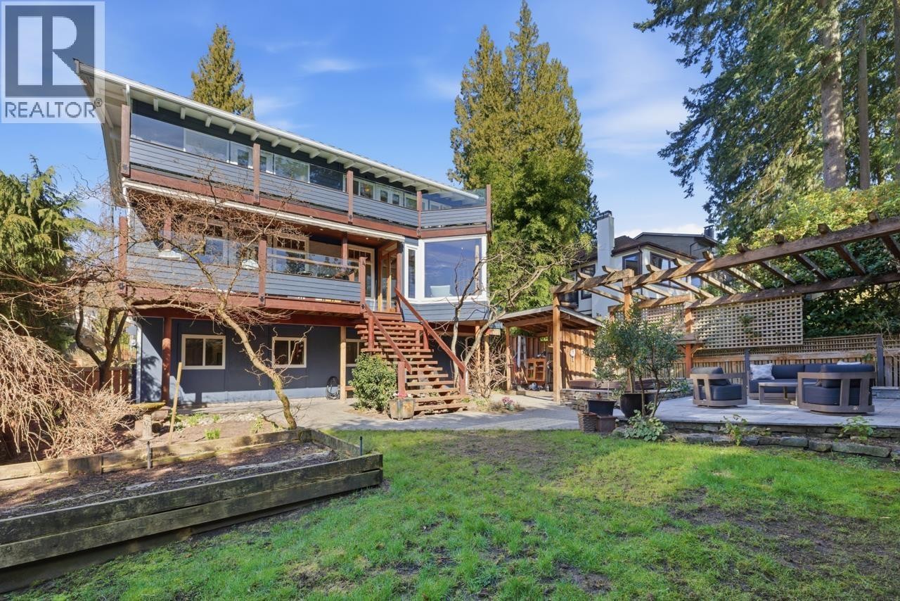 












145 E KENSINGTON ROAD

,
North Vancouver,




British Columbia
V7N1P2

